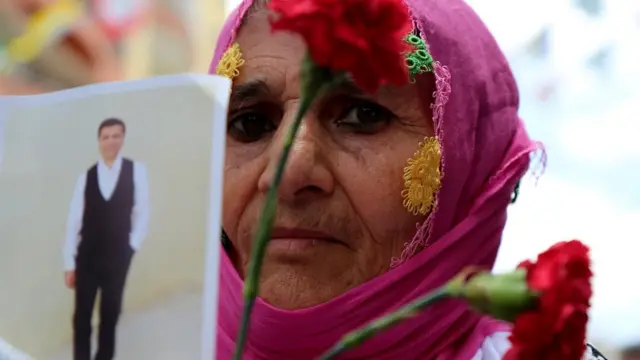 demirtaş posteriyle kadın
