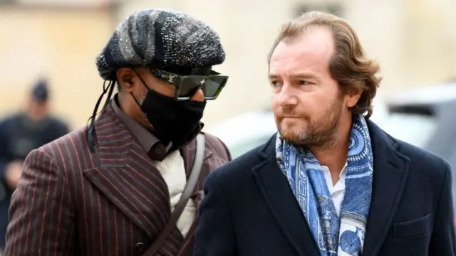 Koffi Olomide ashitse kuri sentare i Paris ari kumwe n'uwumwunganira Emmanuel Marsigny, itariki 25/10/2021