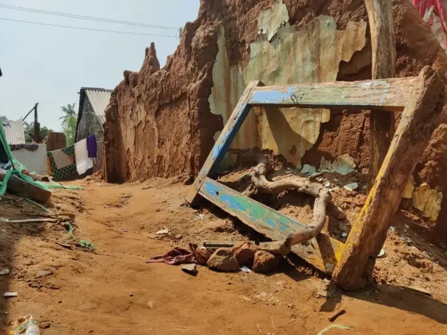 కూలిన ఇల్లు