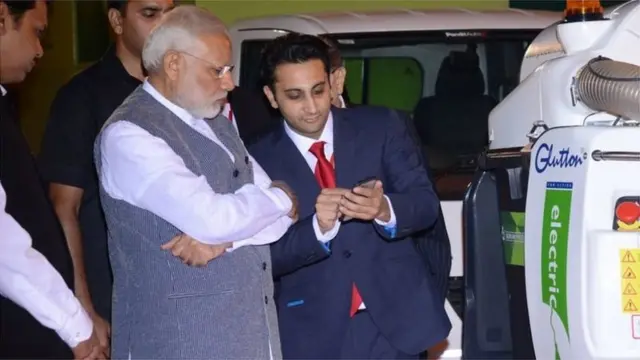 প্রধানমন্ত্রী নরেন্দ্র মোদীর সঙ্গে সেরাম ইনস্টিটিউটের কর্ণধার আদার পুনাওয়ালা