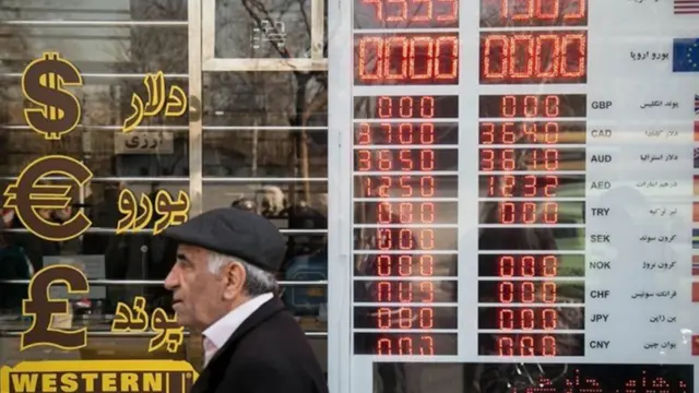 دیروز (یکشنبه سوم تیر) قیمت دلار در بازار غیررسمی تا ۹ هزار تومان هم پیش رفت