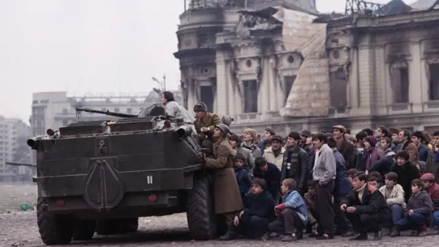 ارتش رومانی به مخالفان چائوشسکو پیوسته بود