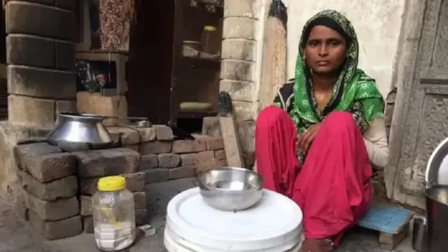 দিলের সিংয়ের স্ত্রী, আগে নাম ছিল মানসু,বর্তমানে তিনি মঞ্জু