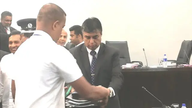 காணாமல் ஆக்கப்பட்ட தமிழ் இளைஞர்கள் பற்றி விசாரித்த போலீஸ் அதிகாரியை இடம்மாற்ற ஜனாதிபதி அழுத்தம் கொடுத்தாக புகார்