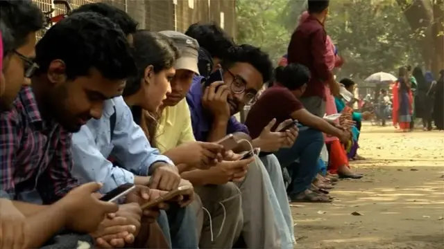 ঢাকার অনেক স্থানেই ফোরজি নেটওয়ার্ক পাচ্ছেন না গ্রাহকরা