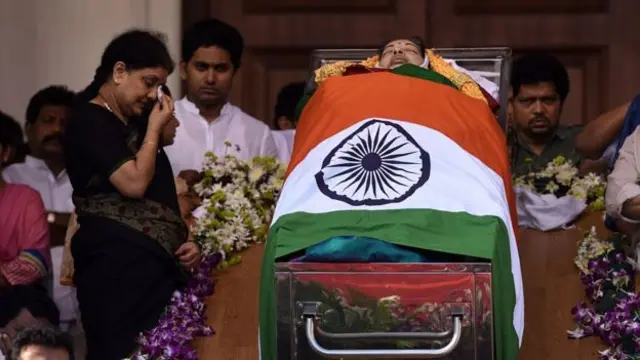 ஜெயலலிதாவின் மரணம் குறித்த சந்தேகங்களை சென்னை உயர் நீதிமன்றம் உத்தரவு