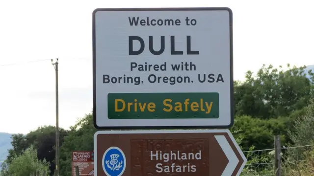 Papan nama kota Dull