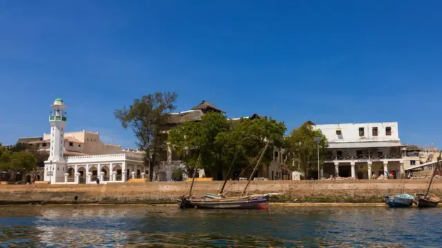 مدينة لامو من البحر.