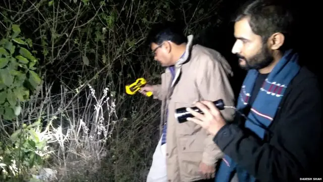 વન્ય કર્મચારીઓની તસવીર