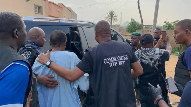 Musa Umar with Police afta im free