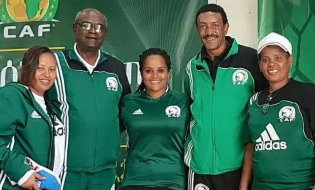 ኣሰልጣኒት ሰላም ምስ ኢንስትራክተር ኣብርሃምን ካልኦት ኣሰልጠንትን