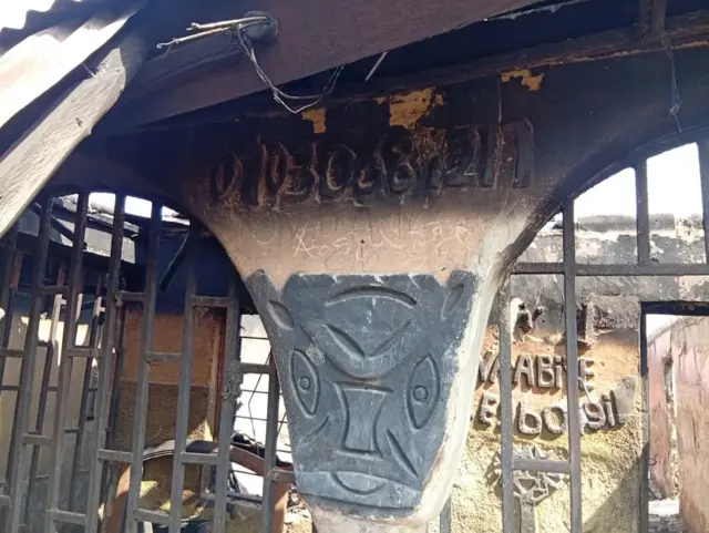 Àwòrán ilé Asabi Olorisa to jona ku