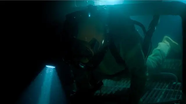 الغواص الذي نجا من الموت بعد نفاد الأكسجين في قاع المحيط