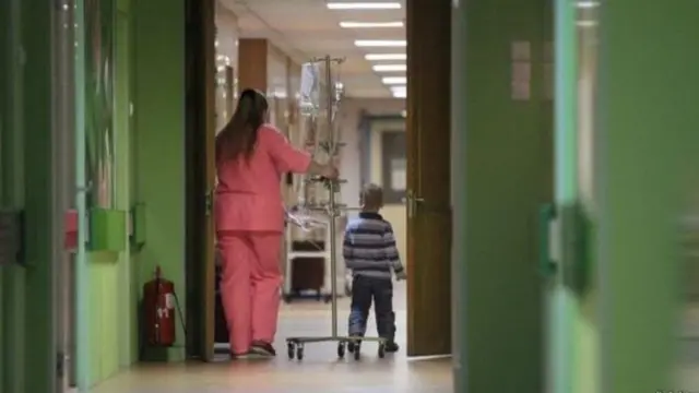 К. Узакбаев: Кээ бир учурларда айрым дарылардын дозасын таблетканы төрткө бөлүп, төрттөн бирин бер, үчтөн бирин бер деп айтышат. Бул тура эмес.