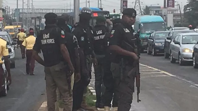 àwon òṣìṣẹ́ agbófinró