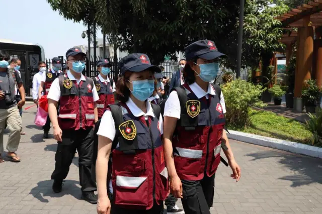 တရုတ် ယူနန်ပြည်နယ်ကနေ ဆေးပစ္စည်းတွေ၊ စမ်းသပ် ကိရိယာတွေအပါအဝင် ဆေးဘက်ဆိုင်ရာ ကျွမ်းကျင်ပညာရှင် ၁၂ ဦးပါဝင်သောအဖွဲ့ မြန်မာနိုင်ငံကို လာရောက်ခဲ့