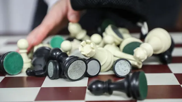 گرانی قیمت ارز موجب شده که شطرنج‌بازان ایرانی نه تنها در خرج سفر بلکه در پرداختن حقوق مربیانشان هم مشکلات جدی داشته باشند