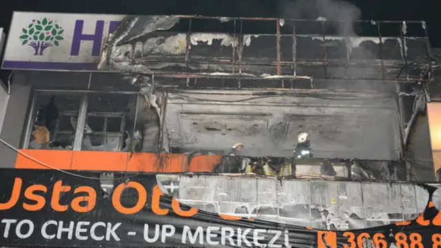 Bursa'nın Yıldırım ilçesindeki HDP binası ateşe verildi.