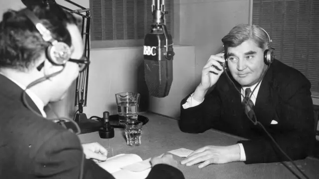 Анайрин Биван в студии Би-би-си