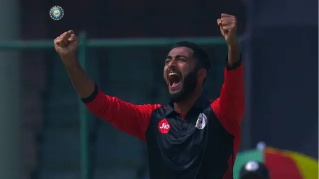 ગુજરાતની ટીમ મુંબઈને હરાવે તેવું ઇતિહાસમાં આંગળીને વેઢે ગણી શકાય તેટલી વાર જ બન્યું હશે અને તેમાંય કોઈ બૉલર કમાલ કરી જાય તે ભાગ્યે જ બને પણ અરઝાન નાગવાસવાલાએ એ કમાલ કર્યો હતો.