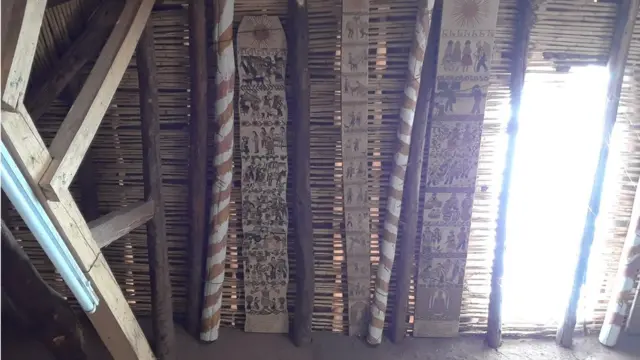 Tablas de Sarhua en el techo.