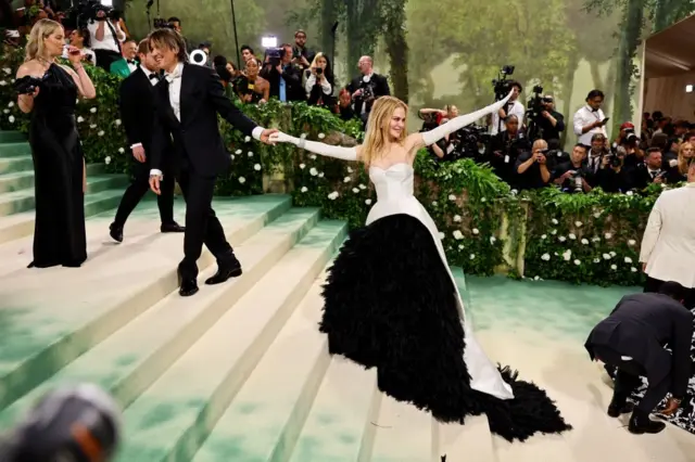 بیانسه و نیکول کیدمن در جشنواره مت گالا بیانسه و نیکول کیدمن در جشنواره مت گالا