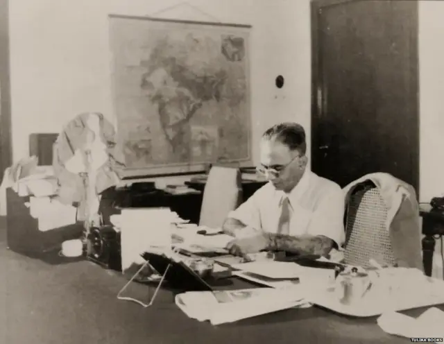 निज़ाम के प्रधानमंत्री मीर लईक़ अली.