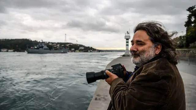 Йорюк Ишик снимает большой десантный корабль ВМФ РФ "Николай Фильченков"