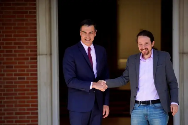 Sánchez ve Podemos lideri Iglesias Mayıs ayında kameralara böyle poz vermişti