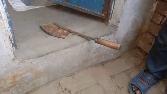 गंडासा जिससे पवन कुमार ने उंगली काटी