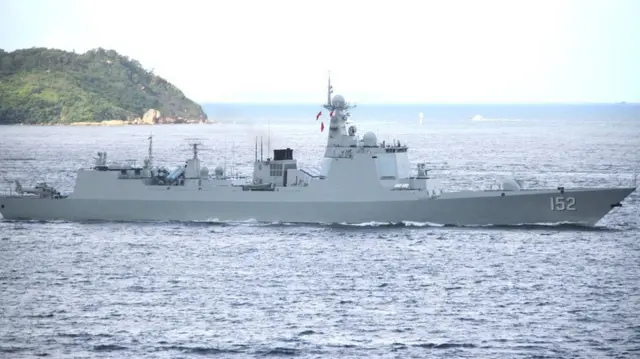 济南号驱逐舰进入维多利亚港（台湾中央社图片7/7/2017）