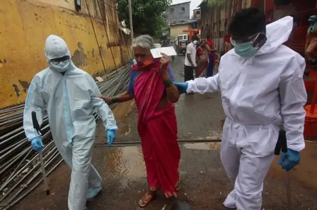 పాజిటివ్గా తేలినవారిని క్వారంటైన్కు తరలిస్తున్నారు