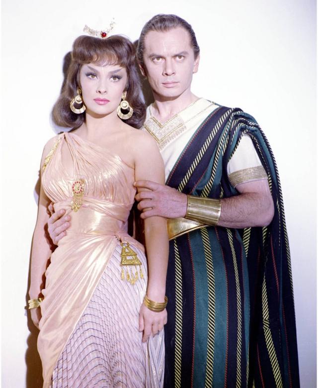 1959年电影《新所罗门王》中的示巴女王和所罗门王剧照。