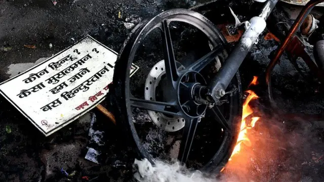 प्रदर्शनका क्रममा आगलागी