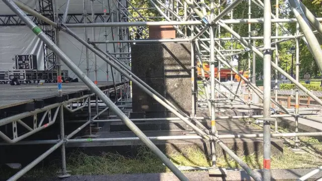 Пам'ятник у Маріїнському парку