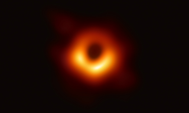 ภาพถ่ายขอบฟ้าเหตุการณ์ของหลุมดำมวลยิ่งยวด ใจกลางดาราจักร M87