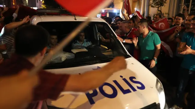 Taksim'de darbe girişimi protestosu