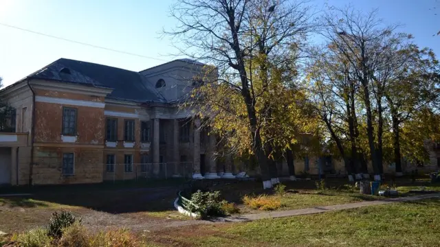 Фронтальний бік палацу Стецьких. До входу під'їжджали карети гостей