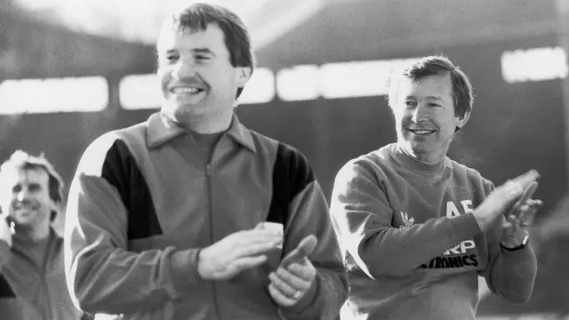 الکس فرگوسن و دستیارش آرچی ناکس در سال ۱۹۸۸