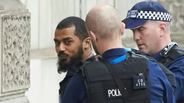 Полиция Вестминстер яқинида пичоқлар билан қўлга олинган шахс ва Уиллесдендаги ҳибсларнинг ўзаро бир-бирига боғлиқлиги йўқлигини хабар қилган.