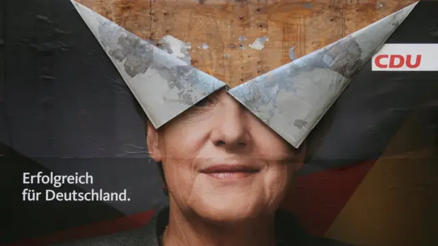 Поцепани изборни постер у Бону