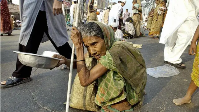 বৃদ্ধা।