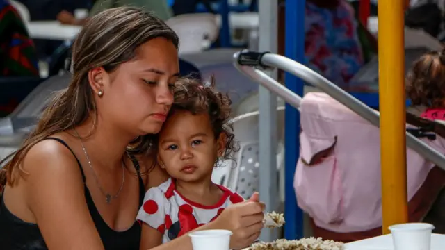 Kolombiya mülteci kampındaki Venezuealılar