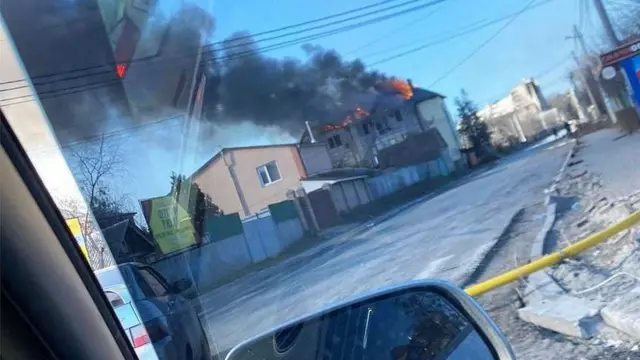 బుచా నుంచి వెళ్లిపోతున్నప్పుడు రష్యా దాడుల్లో విధ్వంసమైన బుచా నగరాన్ని అన్నా చూశారు