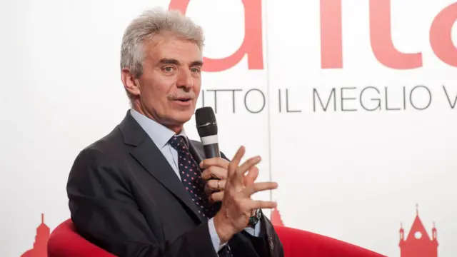 پییر لا دمخه یو مشهور ډاکټر و، خو د ۱۲ کلونو د حافظې له لاسه ورکولو هغه ته نور شهرت ورکړ.