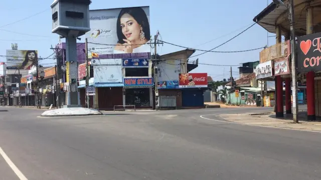 வெறிச்சோடிய தெருக்கள்