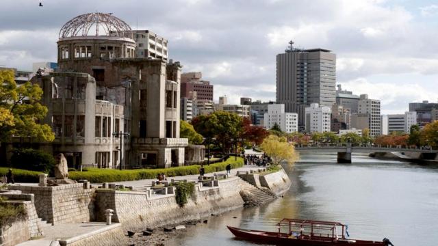 То, что осталось от здания промышленной палаты прежней, довоенной Хиросимы, - теперь символ мира, пусть и довольно устрашающий