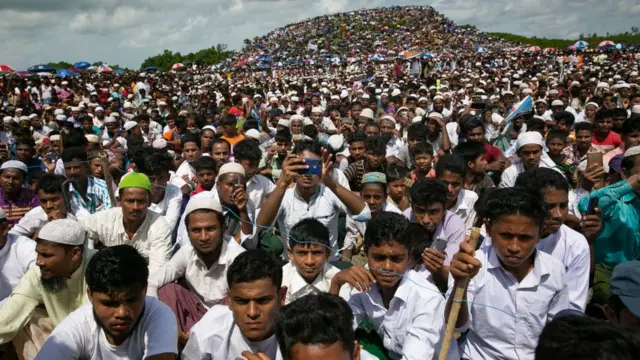 রোহিঙ্গারা সম্প্রতি এক বড় সমাবেশ করে তাদের কিছু দাবি তুলে ধরেছে।