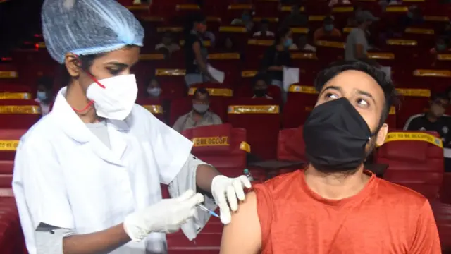 కరోనా వ్యాక్సినేషన్