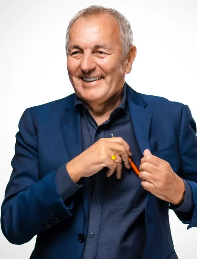 영국의 HR 전문 기업인 '페닌슐라'의 피터 던 CEO는 단정한 복장으로 좋은 첫인상을 남겨야 한다고 본다